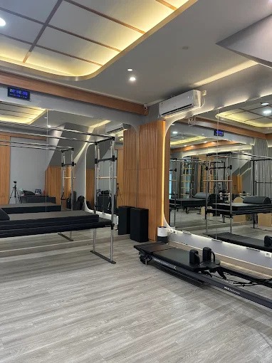 Puri Indah Stability Chair