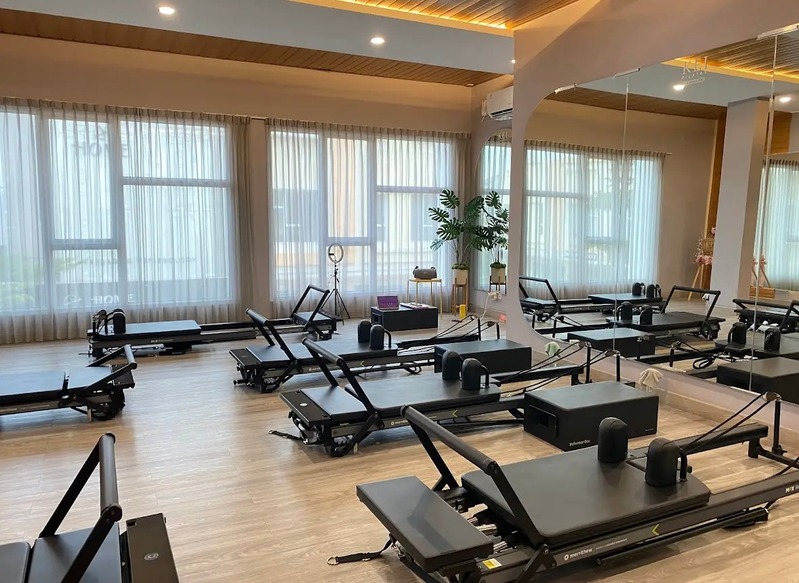 Reformer Studio Mirror View